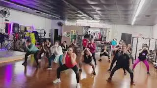 7 RINGS&hellip; Ejercicio de Pierna 🦵🍑Zumba 💗