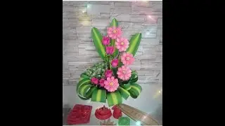 arreglo de Gerbera, botón de rosas y hoja maicera