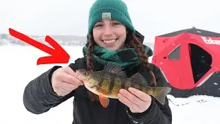 Elle prend ses premiers poissons sous la glace à vie!!