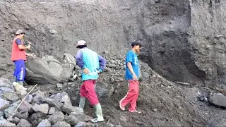 EXTRAORDINARY MINE LOCATION CHANGES 