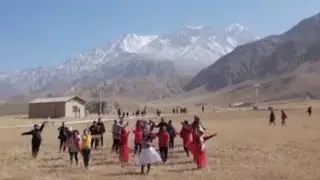Music teacher achieves singing dream at the foot of Tianshan Mountains
