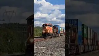 K3LB HORN ON A CN SD75I! WATCH THE FULL VIDEO! #cnrailway #locomotive #trainhorn #trains