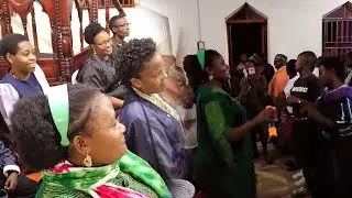 Jackie Bwemi Presenting Live at Lugazi Church of Uganda Mbarara ( Christmas Carols)