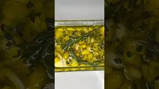Чесночный конфи, приготовленный на основе чесночной пасты и настоянного на масле масла #flychefal...