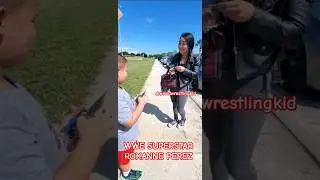 Opening WWE Cards with Roxanne Perez! #wwe #wweshorts #roxanneperez #packopening #wweraw #wwenxt