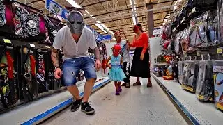Marvel Super Heroes - fighting inside store