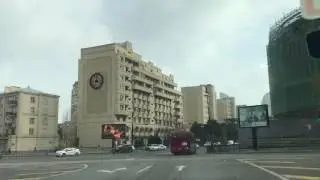 Azerbaijan, Mengelilingi Baku di bawah rintik salju.