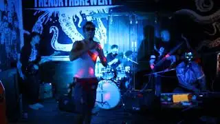 Nick Ruffo & The Bulbs performing 