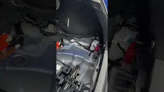Расположение аккумулятора 12 В Lexus CT 200H