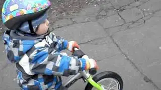 KOKUA LIKEaBIKE Jumper - Адам (3 года) первый раз за рулём