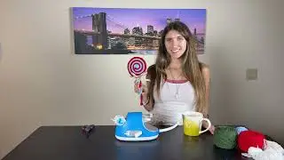 Уникальная машина для вязания из пряжи.