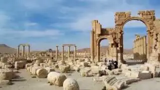 A Moment amongst Palmyra&rsquo;s Ancient Ruins