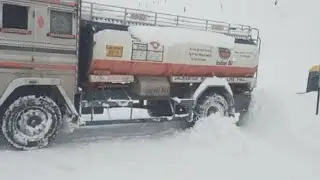 Heavy Snowfall continue at Zojila pass, Sonamarg, 3-March.2025 3feet+ accumulated #zojilaupdate