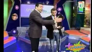 JUNIOR CAVADA IMITANDO A CAVADA EN MAS ROBERTO EN YO PAGO POR  MI SHOW.