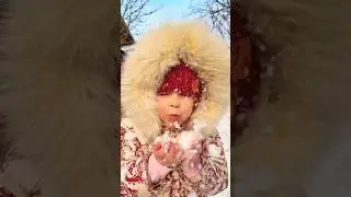 Games with snow ❄️🤣😮😉 #shortsviral #cute #comedyvideos #funny #snow