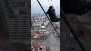 cuando hac&iacute;a fr&iacute;o y me sub&iacute; en el columpio m&aacute;s alto de Europa y me lo pas&eacute; chachi!#berlin#columpio#