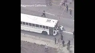 Protesters rush to stop a federal bus in #Paramount | #California