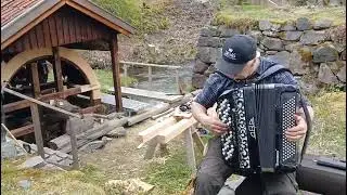 Renovering av vattenhjul i Bergsmansbyn Vibyhyttan, Maj 2025