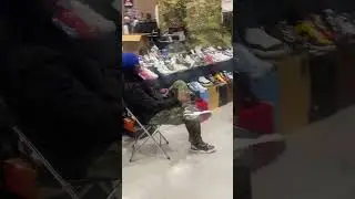 #seattle #sneakers #sneakerhead #sneaker #sneakerheads #vlog #vlogger #vlogging #dailyvlog