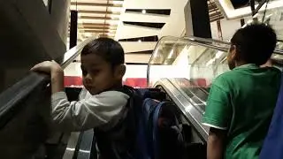 Parkiran Mobil dan Pintu Masuk Ke CGV Park Avenue Batam