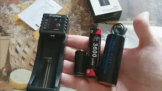 Zanflare Lii-100 Smart Battery Charger -  Unboxing