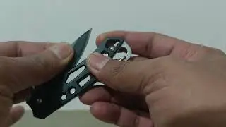 Self-defence keychain knife