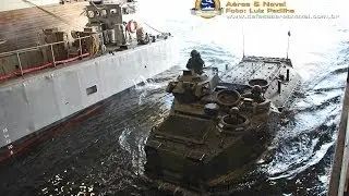 AAV-7 CLAnfs da Marinha do Brasil embarcam no Mistral - HD