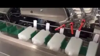Automatic square bottle cartoner machine with manual inserting device encartonneuse