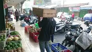 Suasana pasar pagotan lumayan ramai