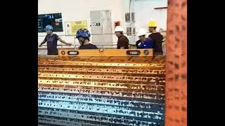 Gotong royong narik generator di pltu Sebalang. prit...