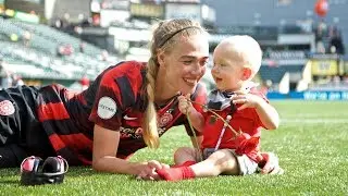 Dagný Brynjarsdóttir: Super Mommy