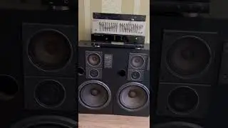Играет CD носитель.Продаётся вся стойка !
