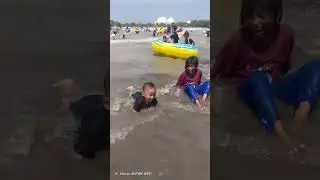 Khafa n kakka sayyidah Maryam bermain di pantai 
