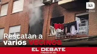 Los bomberos extinguen un incendio en una vivienda de Carabanchel
