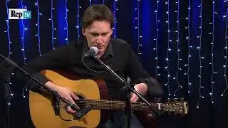 Robin Proper-Sheppard canta 