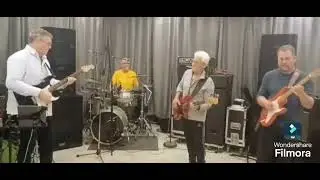 the Savage ( the shadows) 😁❤️🇩🇰🎸played by men of mystery.