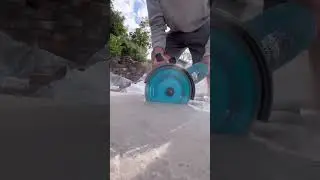Cutting natural stone #masonry #bricklaying #construction #anglegrinder #cuttingskills #work #shorts