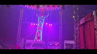 Duo circus act 