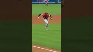 Ke&rsquo;Bryan Hayes OUTSTANDING PLAY at third!! #mlb #baseball