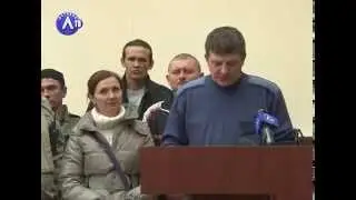 Ukraine 2014 апрель 07  Репортаж из захваченного здания СБУ г  Луганска  An