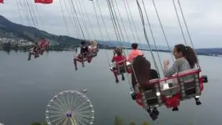 Gabriel auf der h&ouml;chsten mobilen Chilbibahn