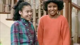 Pizza, Projects & PARENT FAILS! Cosby Show&rsquo;s Funniest Family Dinner Ever!