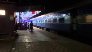Indian Railway : BSL WAP-4 12130 Howrah-Pune Azad Hind Express Arriving Shegaon Station