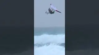 Getting techy in some smaller waves 😮&zwj;💨 #wingfoil #surf #kitesurfing #waves #surfing #foil