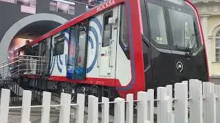 Вагон 75472 &laquo; Москва 2024 &raquo; стоит на летней выставке &laquo; Та самая Москва 2025 &raquo;