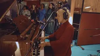 Izo FitzRoy - Chasing Days (Live Studio Performance)