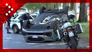 Milano, incidente in viale Teodorico: auto si ribalta dopo aver urtato la rampa di una bisarca