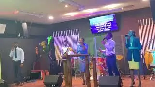 humblement prosterne seigneur/n ap fe route pou siyon by SR Bana