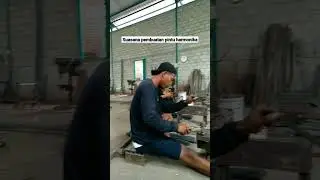 suasana pembuatan pintu harmonika
