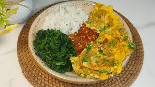 Menu diet rumahan tanpa minyak ala Mamih M3, Nasi putih, telur dadar, daun singkong, sambal terasi 🥰